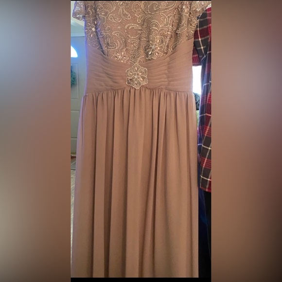 Woman’s formal dress worn once great condition size 10/12 taupe color - Picture 2 of 15